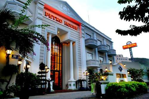 www.petrohousehotel.vn