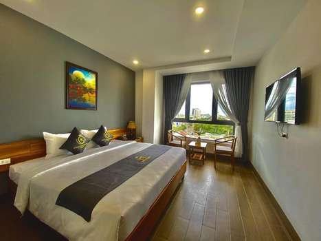www.royalkhanhhotel.com