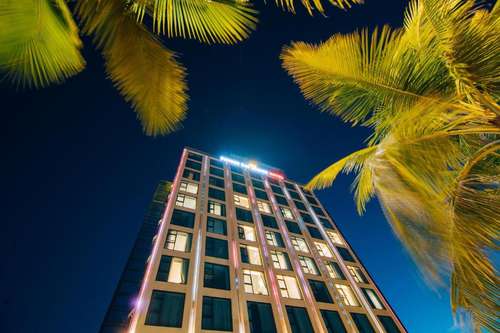 www.phuongbacluxuryhotel.com