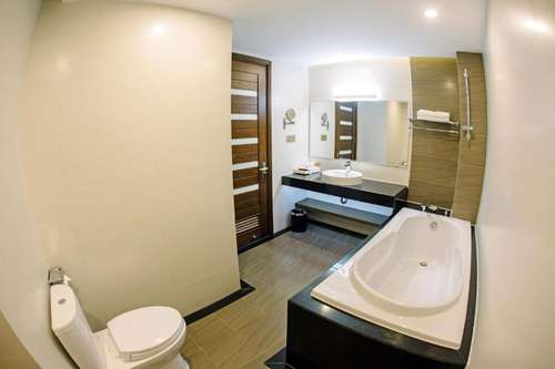 www.duchuygrandhotel.com