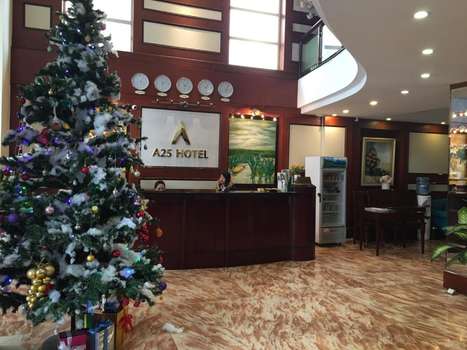 www.emeraldhotelhanoi.com