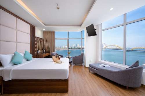 www.pariathoteldanang.com