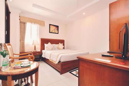 www.tanhoanglong-hotel.com