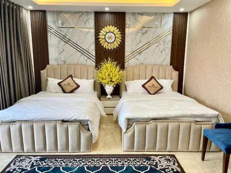 www.royalhotelnghitam.com