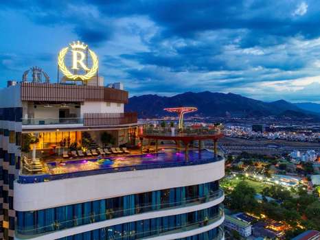 www.regaliagoldhotel.com