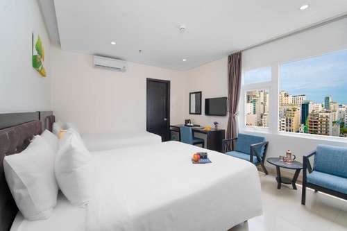 www.goldenstarhoteldn.com