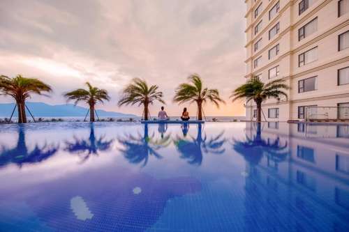 www.dlghoteldanang.com