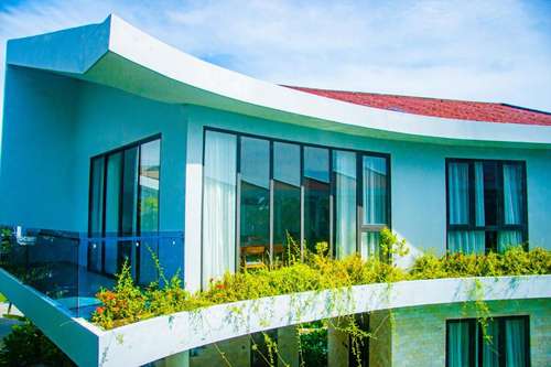 www.rosaalbaresort.com