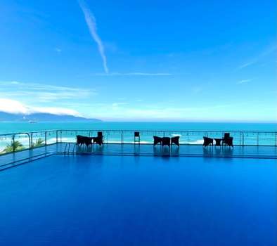 www.serenehoteldanang.com