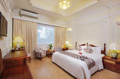 www.royalhotelsaigon.com