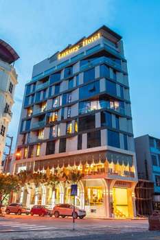 www.tusonluxuryhotel.com