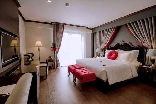 www.thescarletthotels.com