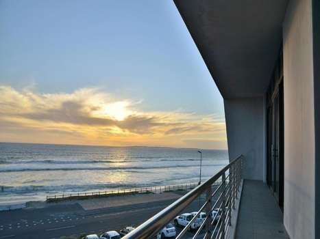 www.blaauwbergbeachhotel.co.za