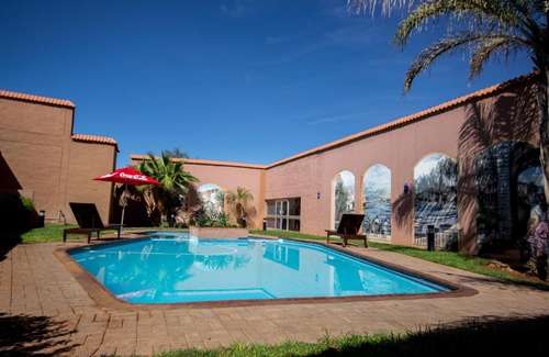 www.desertpalace.co.za