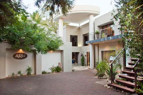 www.africanrockhotels.com