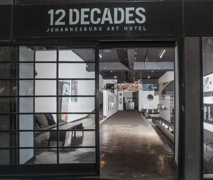www.12decadeshotel.co.za