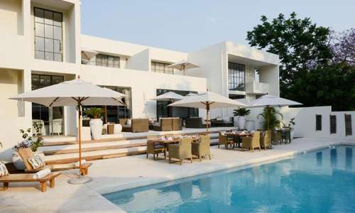 www.thelatitudehotels.com