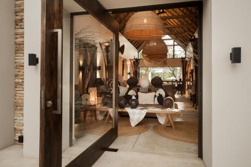 www.africanflairsafarilodge.com