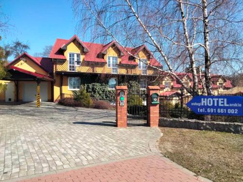 www.zajazdmachliny.pl