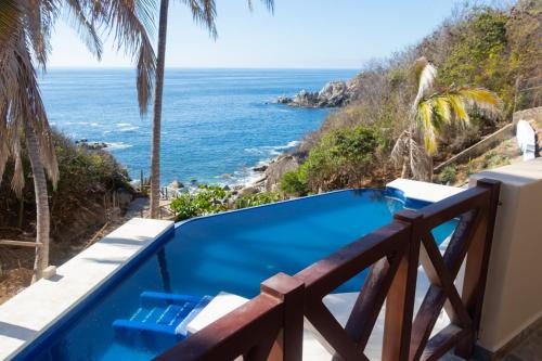 www.villascoralhuatulco.com