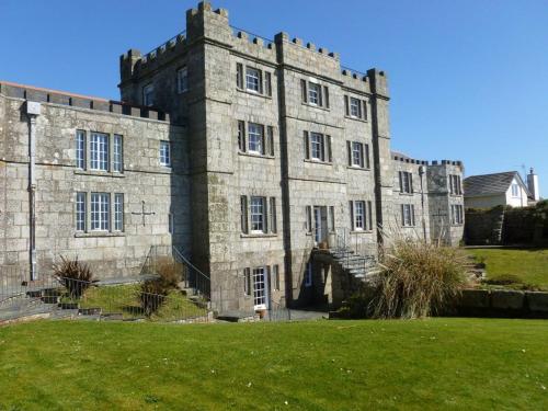 www.actoncastle.com