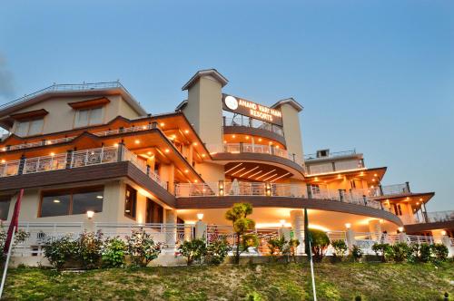 www.anandvardhanresorts.com