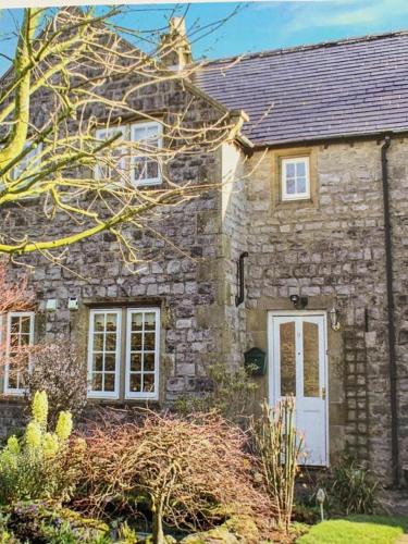 www.tideswellholidaycottage.co.uk