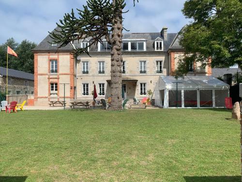 www.chateau-des-forges.com