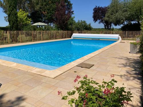 www.gites-le-mathelin.com