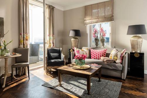 www.miramarlakes-living.com