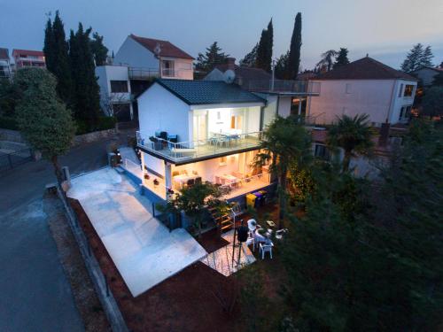 www.holidaygardenhotel.com