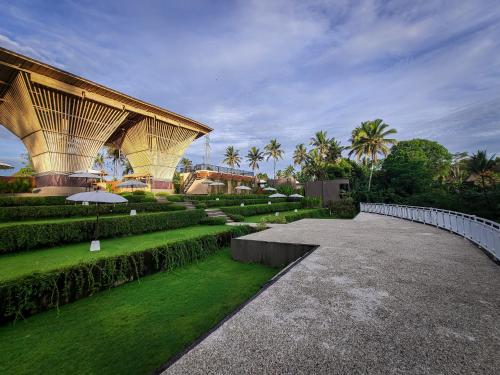 www.triyanaresortcarangsari.com