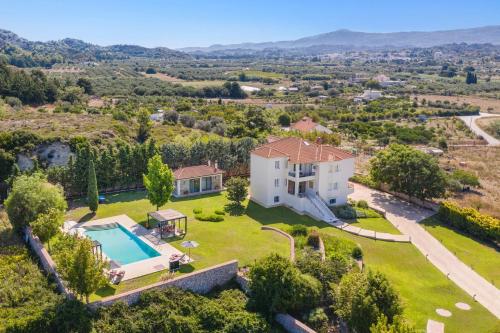 www.villa-lestroenes-soulac.fr