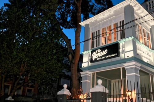 www.thevenuehostel.com