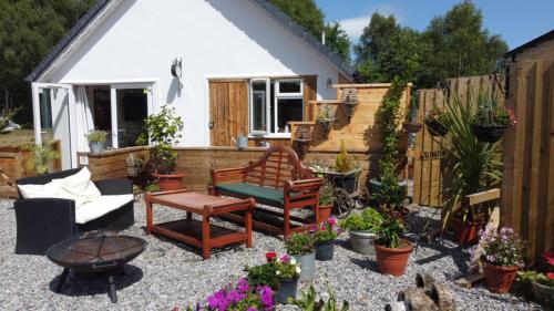 www.highlandretreatscannich.com