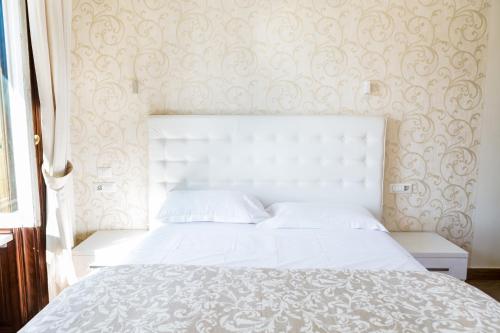 www.mytinyconcierge.com