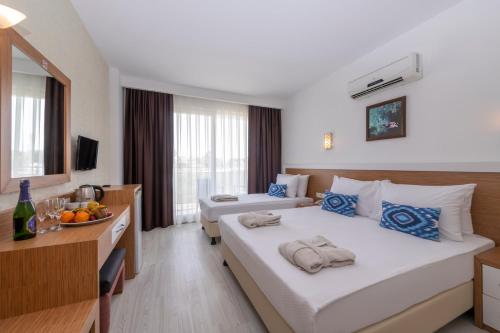 www.ahotelside.com