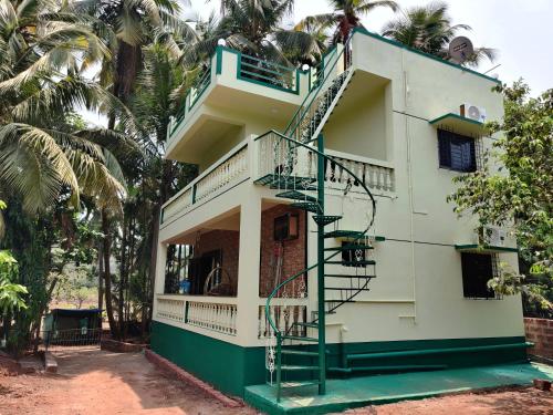 www.chandraniwas.com