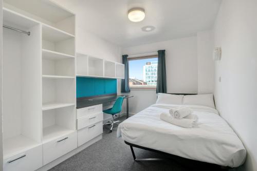 www.pillowshotels.com
