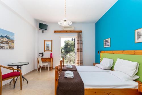 www.oldalovestotravel.com