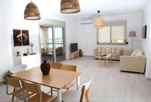 www.akrotiriapartment.gr