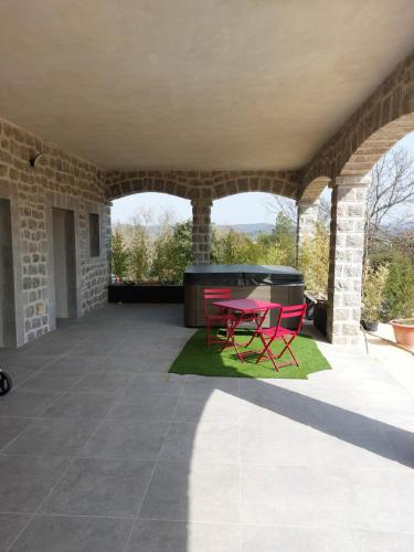 www.lemasdesroches-provence.com