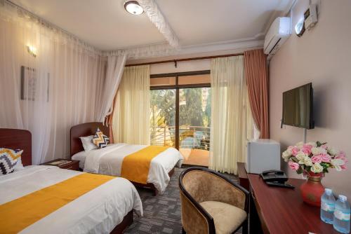 www.entebbetravellershotel.com