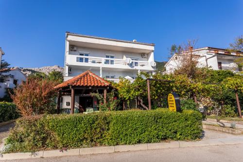 www.apartments-velnic.com