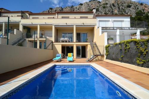 www.hotelmontseny.com