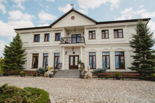 www.palac-uniejow.pl