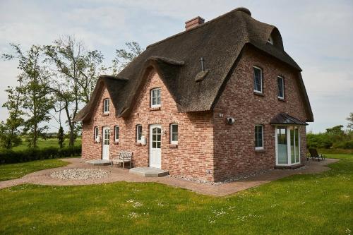 www.beachhousepompano.com