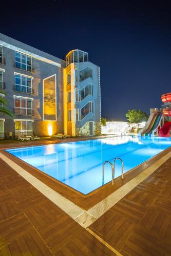 www.aquaninahotel.com