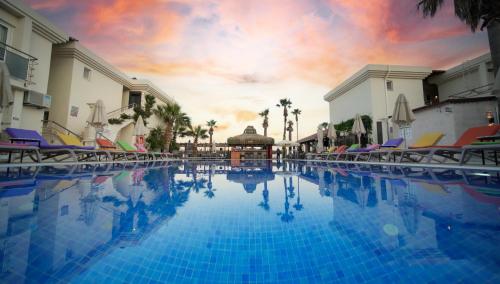 www.zuzuubeachhotel.com