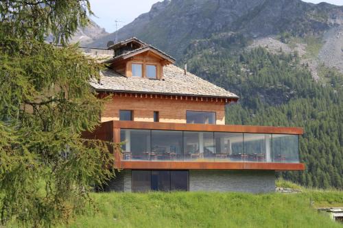 www.crestalpinelodge.com
